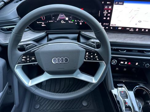 Used 2025 Audi Q5 Premium w/ Convenience Package AWD/4WD image 13