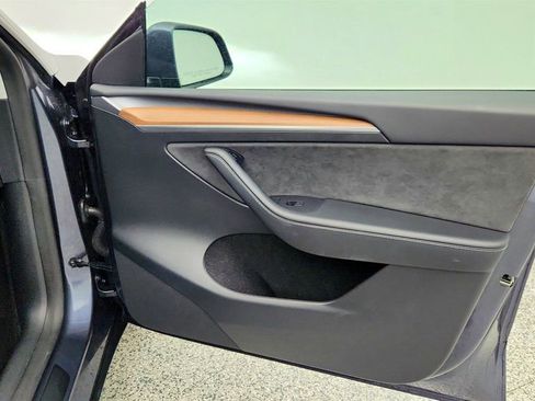 Used 2023 Tesla Model Y Long Range image 30