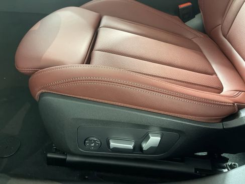 Certified 2024 BMW 330i xDrive Sedan w/ Convenience Package AWD/4WD image 10
