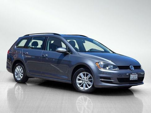 Used 2015 Volkswagen Golf S FWD image 2