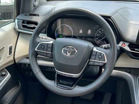 Certified 2023 Toyota Sienna Limited FWD image 46