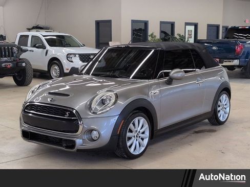 Used 2017 MINI Cooper S image 1