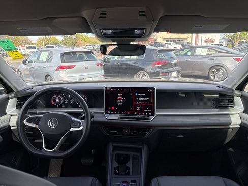 Used 2026 Volkswagen Tiguan SE AWD/4WD image 30
