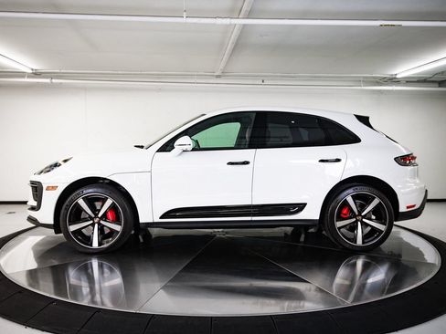 Certified 2024 Porsche Macan S AWD/4WD image 2