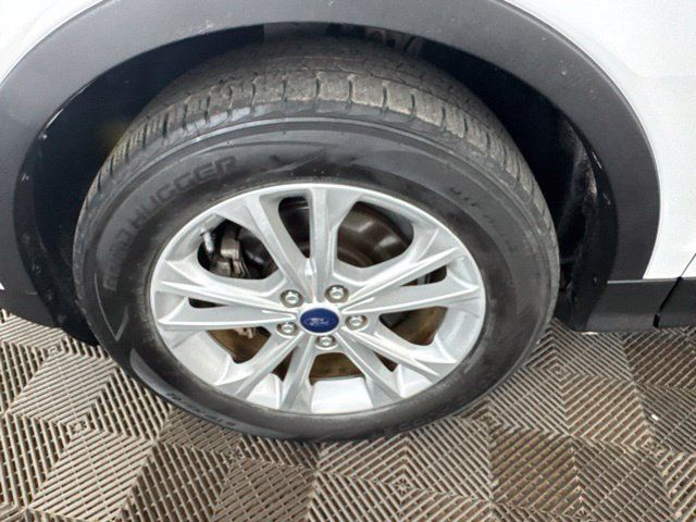 Used 2017 Ford Escape SE w/ SE Leather Comfort Package FWD image 26