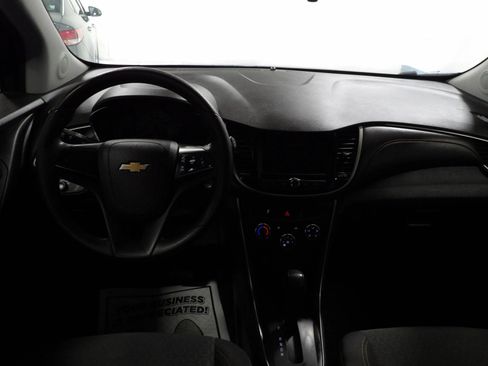 Used 2018 Chevrolet Trax LS FWD image 10