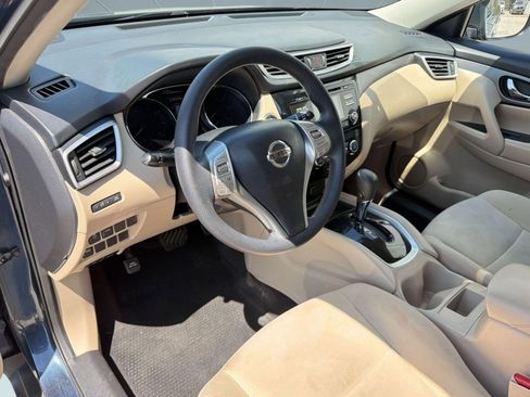 Used 2016 Nissan Rogue SV image 4