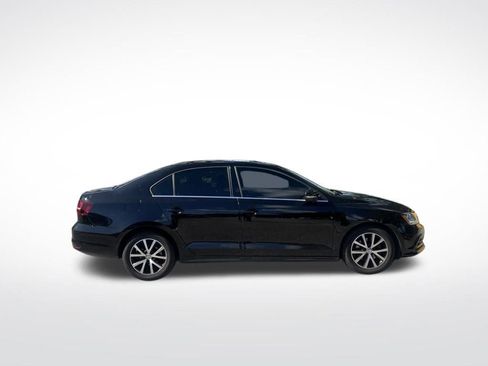 Used 2017 Volkswagen Jetta SE FWD image 4