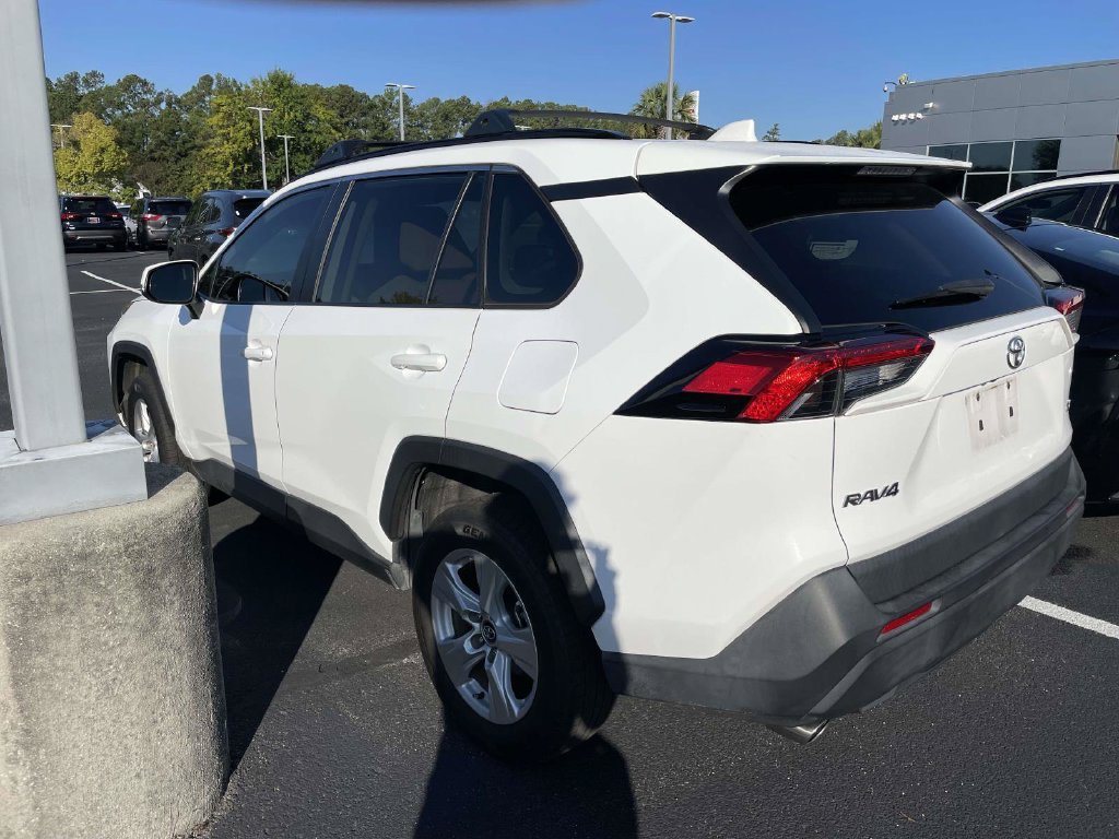 Used 2020 Toyota RAV4 XLE w/ Convenience Package FWD image 5