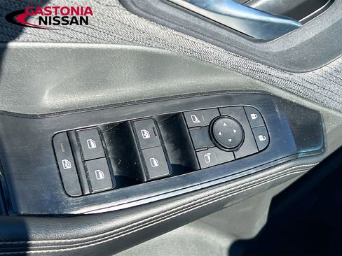 Used 2023 Nissan Rogue SV image 22