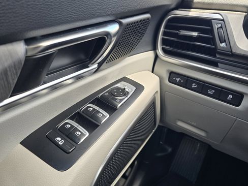 Used 2024 Kia Telluride EX w/ EX Captain's Chair Package image 23