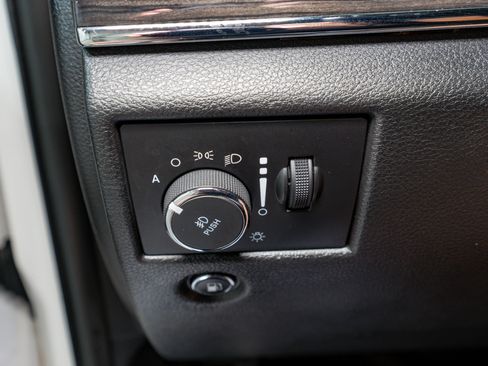 Used 2020 Jeep Grand Cherokee Overland image 31