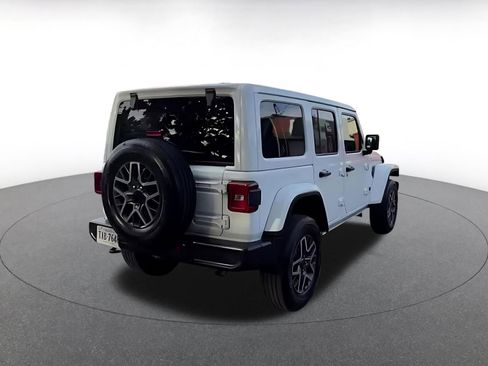 Used 2025 Jeep Wrangler Unlimited Sahara AWD/4WD image 12