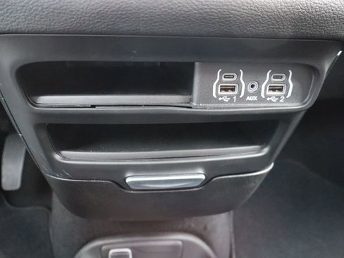 Used 2025 Chrysler Pacifica Select FWD image 17