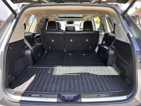 Used 2025 Toyota Grand Highlander AWD Hybrid image 29