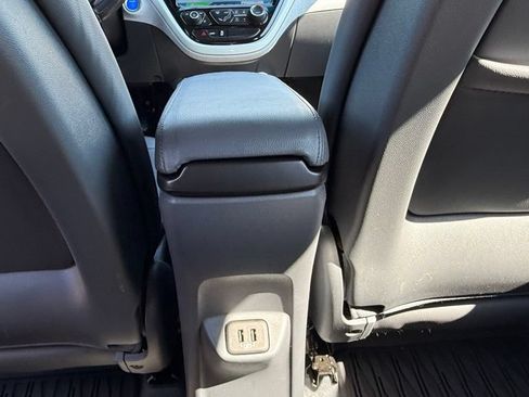 Used 2020 Chevrolet Bolt Premier w/ Infotainment Package FWD image 29