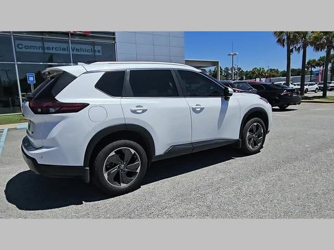 Used 2024 Nissan Rogue SV w/ SV Premium Package FWD image 31