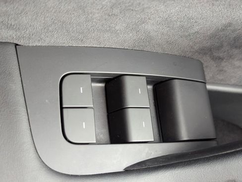 Used 2023 Tesla Model Y Long Range image 41