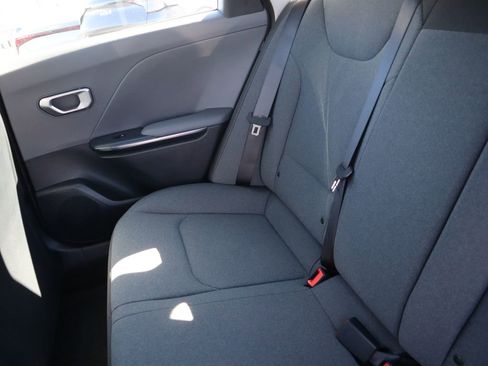 New 2025 Kia K4 LXS image 15