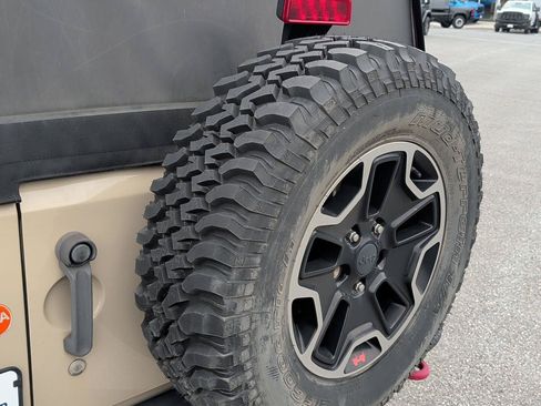 Used 2016 Jeep Wrangler Unlimited Rubicon AWD/4WD image 18