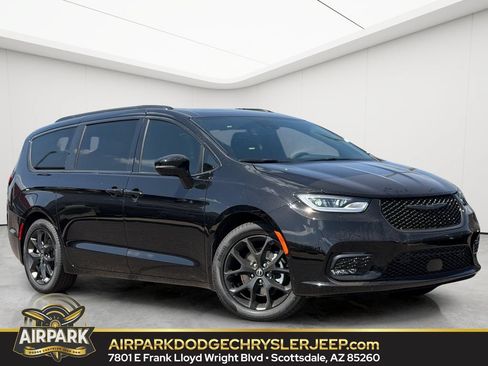 New 2026 Chrysler Pacifica Limited w/ Uconnect Theater Family Group FWD image 1