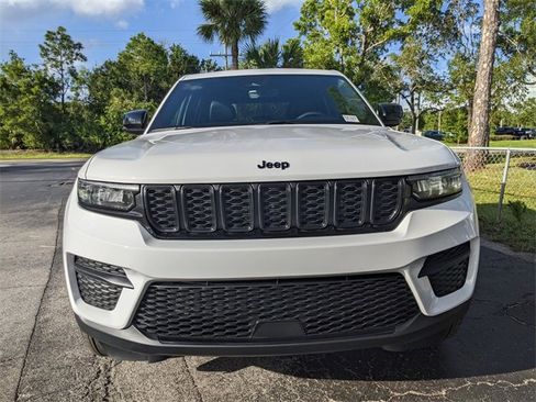 New 2025 Jeep Grand Cherokee Altitude image 7