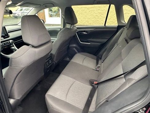 Used 2022 Toyota RAV4 XLE image 15