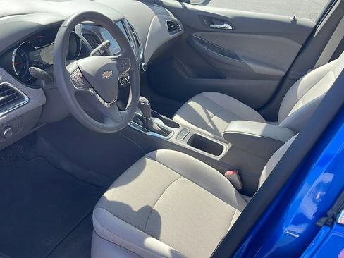 Used 2017 Chevrolet Cruze LT w/ Convenience Package image 20