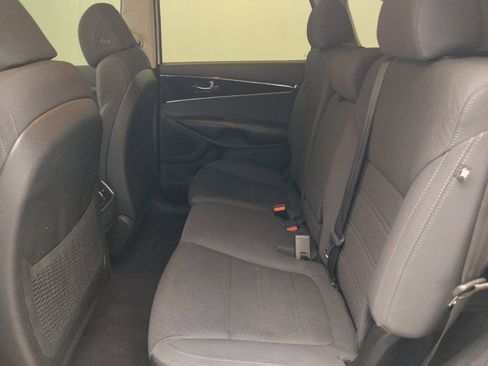 Used 2017 Kia Sorento AWD w/ LX Convenience Package image 18