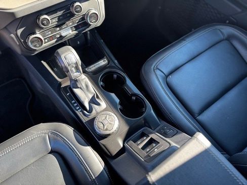 Used 2025 Ford Bronco Outer Banks image 14