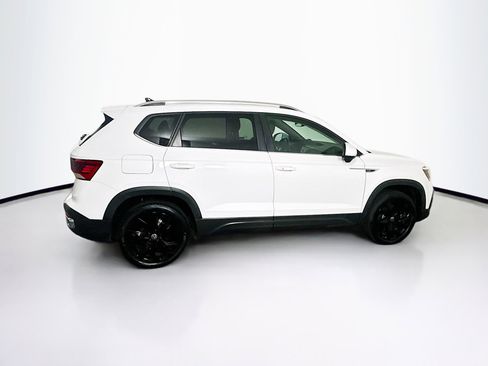 Used 2024 Volkswagen Taos SE image 10