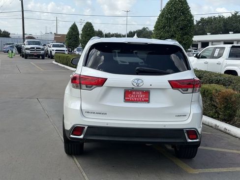 Used 2019 Toyota Highlander Limited Platinum FWD image 6