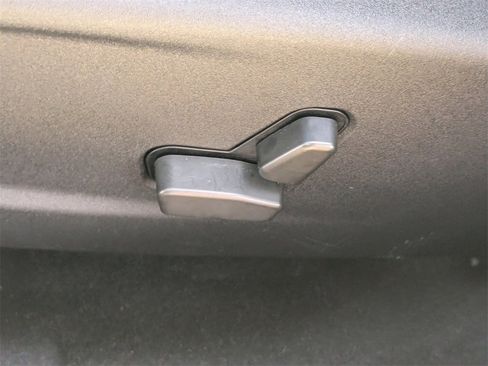 Used 2023 Chrysler 300 Touring w/ Sport Appearance Package image 19