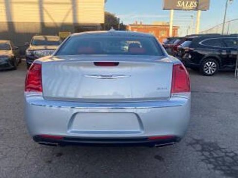 Used 2019 Chrysler 300 Touring w/ Driver Convenience Group RWD image 6