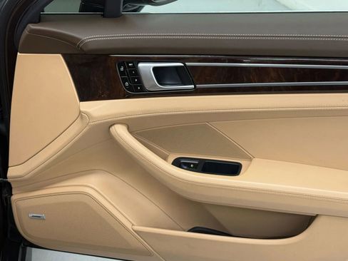 Used 2020 Porsche Panamera image 21
