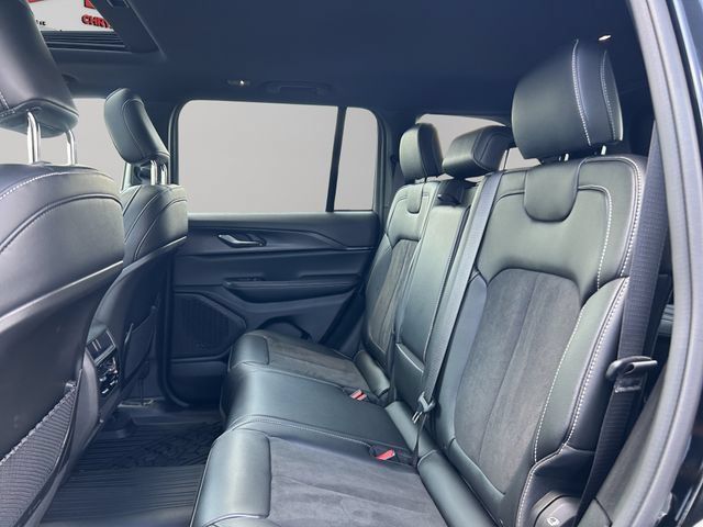 Used 2024 Jeep Grand Cherokee Altitude AWD/4WD image 18