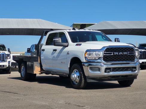 Used 2024 RAM 3500 SLT w/ Quick Order Package 2YG SLT AWD/4WD image 3
