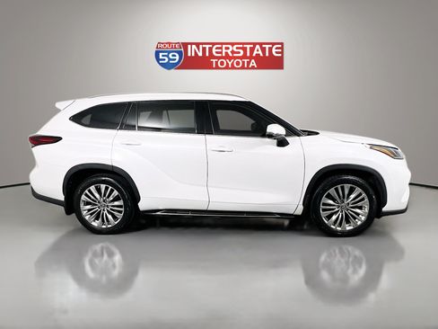 Certified 2024 Toyota Highlander Platinum AWD/4WD image 8