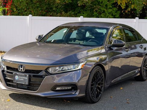 Used 2018 Honda Accord Sport image 3