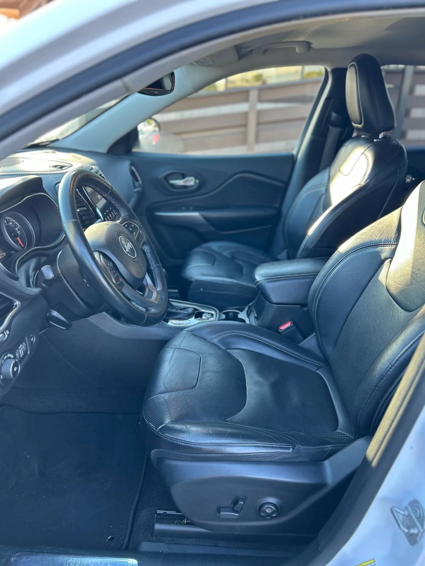 Used 2019 Jeep Cherokee Limited AWD/4WD image 25