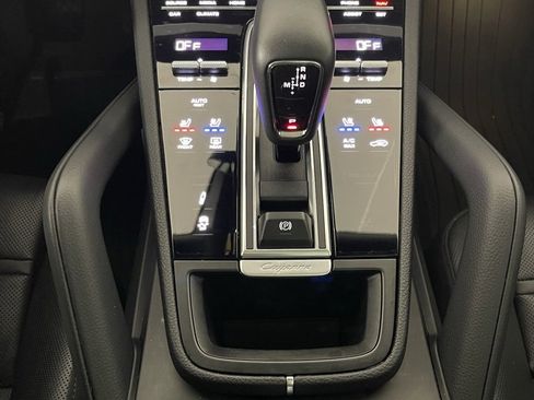 Certified 2023 Porsche Cayenne Platinum Edition image 35