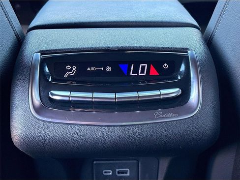 Used 2021 Cadillac XT6 Luxury image 30