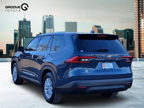 Used 2024 Toyota Grand Highlander XLE image 3