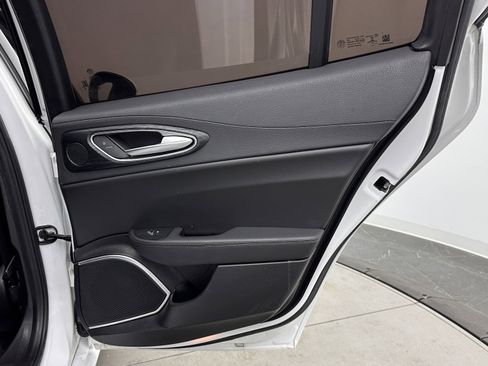 Used 2021 Alfa Romeo Giulia Sprint w/ Sun & Sound Package image 33