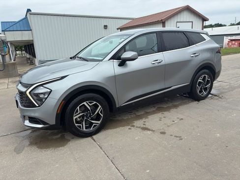 Used 2023 Kia Sportage LX FWD image 2
