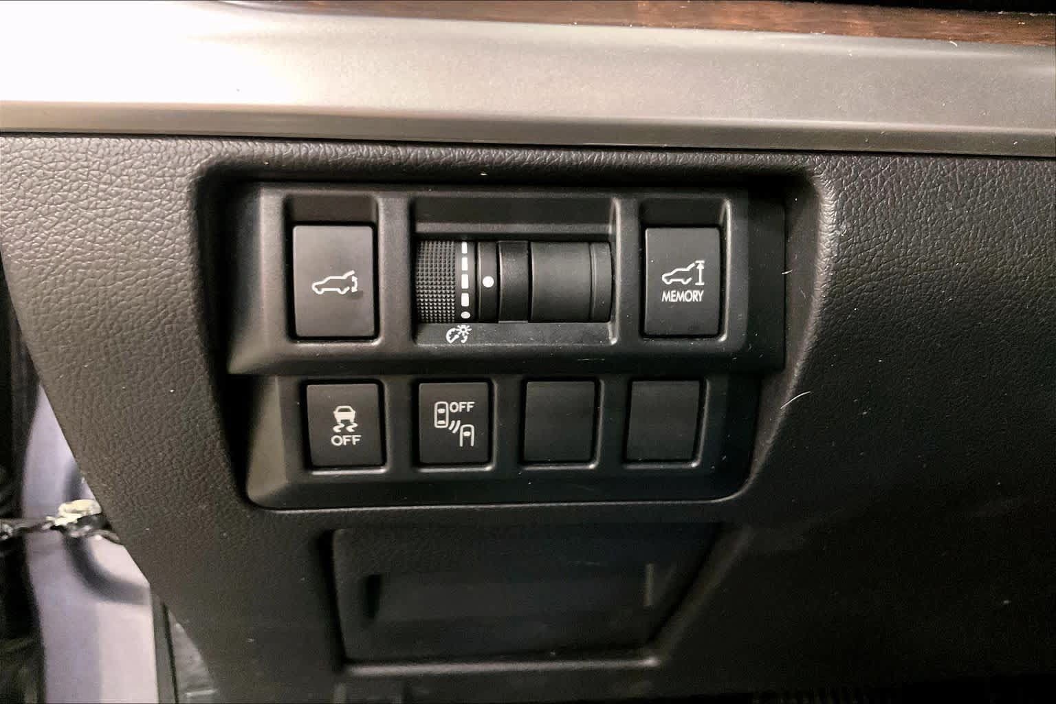 Used 2016 Subaru Outback 3.6R Limited AWD/4WD image 34