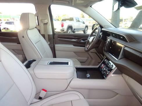 Certified 2022 GMC Yukon XL Denali w/ Max Trailering Package AWD/4WD image 16