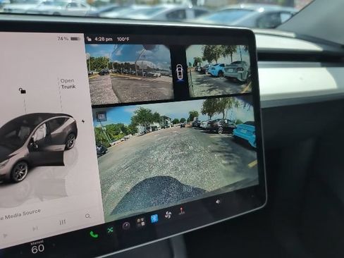 Used 2025 Tesla Model Y Long Range RWD image 14