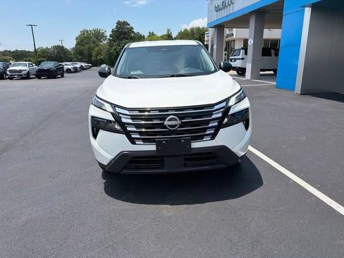 Used 2024 Nissan Rogue S AWD/4WD image 3