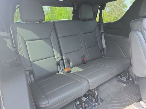 Used 2025 Chevrolet Tahoe High Country AWD/4WD image 12